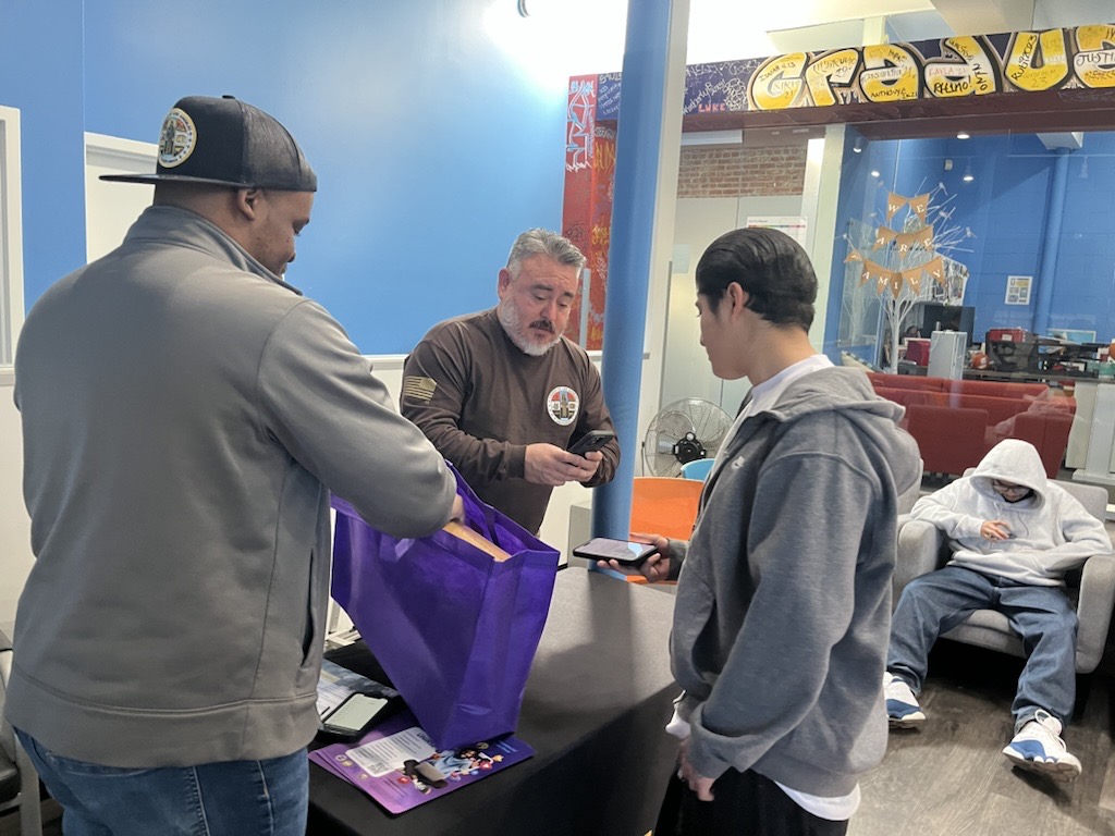 DTD in laptop distribution event