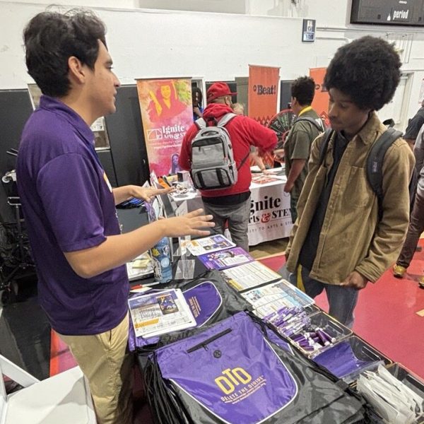 DTD staff informing a student about DTD.